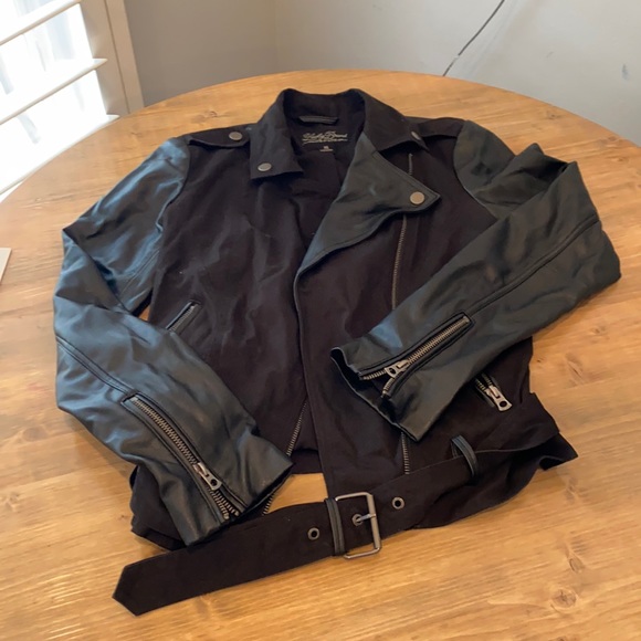 Leather jacket - Picture 2 of 8